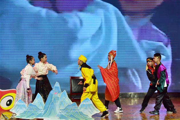 新春联欢，我们向上，棠外向前！——棠外教职工2025年迎新春联欢会 