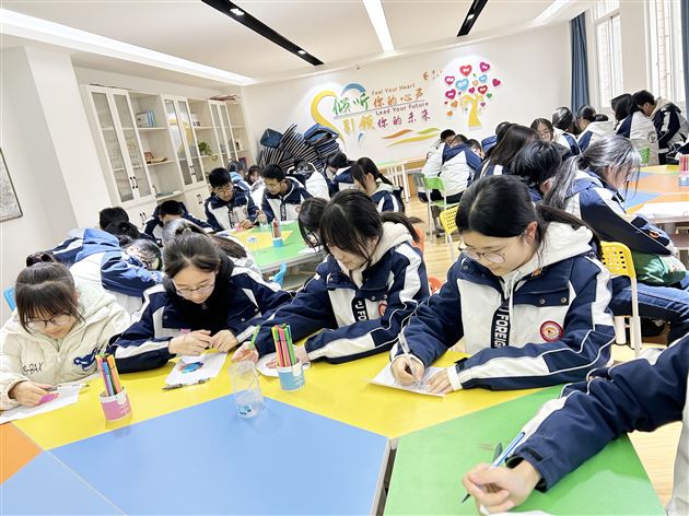 心向未来 谱写华章——棠外初中开展初2022级主题心理活动