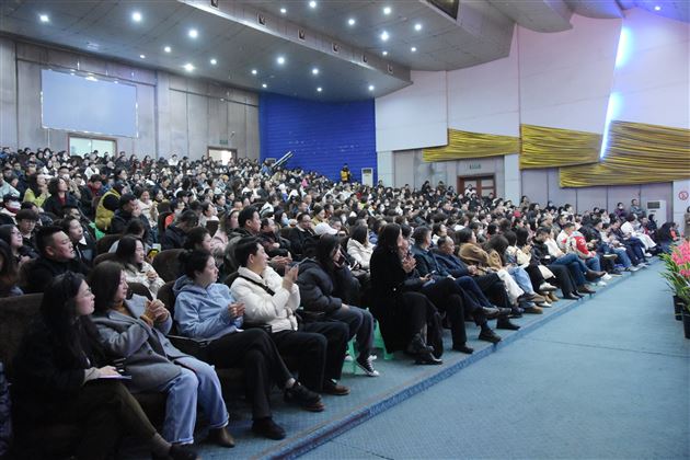 护航初三关键期 家校共绘成长同心圆——棠外开展初2022级家长会暨家庭教育专题讲座 