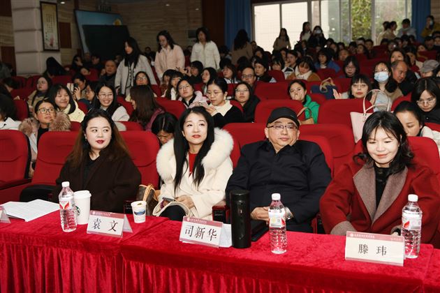 棠外成功承办成都市高2023级语文调研考试分析会 