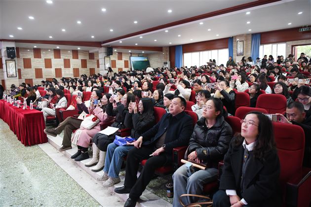 棠外成功承办成都市高2023级语文调研考试分析会