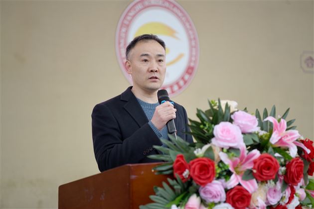 三月春风暖 雷锋巾帼行——记棠外附小第三周主题升旗仪式 