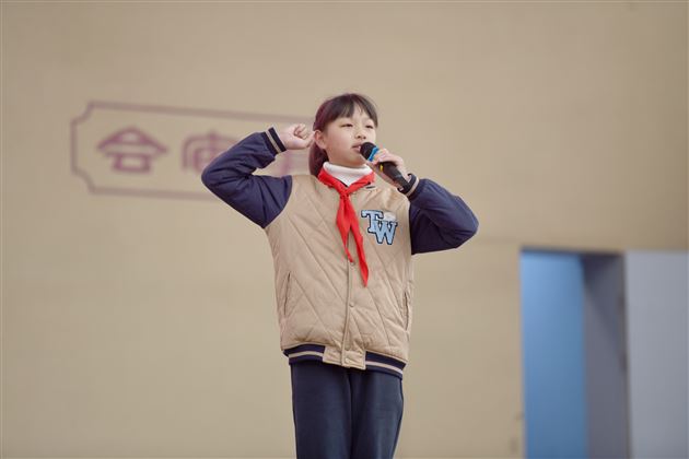 三月春风暖 雷锋巾帼行——记棠外附小第三周主题升旗仪式