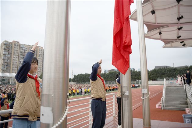 三月春风暖 雷锋巾帼行——记棠外附小第三周主题升旗仪式