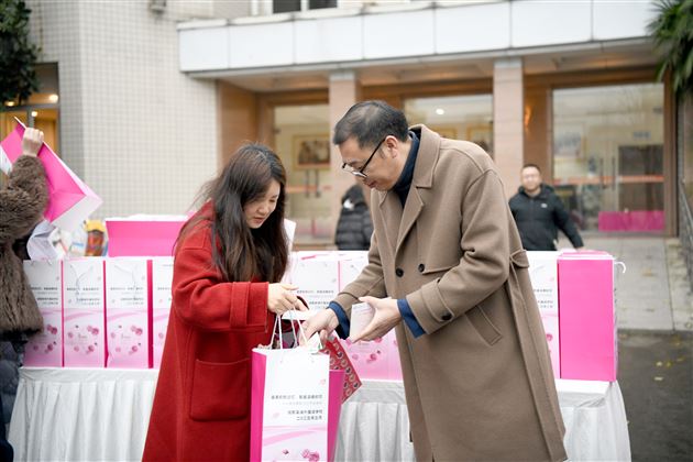 礼赞先进典型 致敬巾帼力量——棠外举行2025年“三八”国际劳动妇女节庆祝表彰系列活动