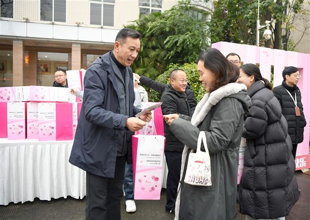 礼赞先进典型 致敬巾帼力量——棠外举行2025年“三八”国际劳动妇女节庆祝表彰系列活动