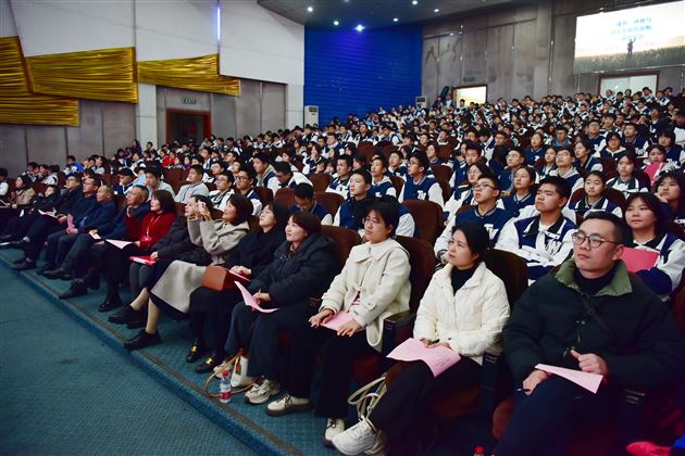 追梦能达 持愿可圆——记棠外仁譞文学社第十八届诗歌朗诵比赛