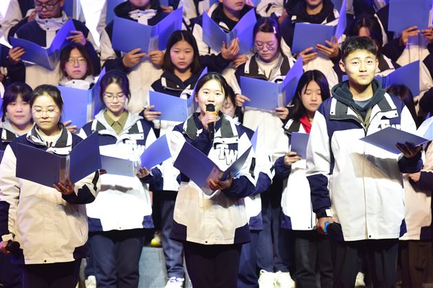 追梦能达 持愿可圆——记棠外仁譞文学社第十八届诗歌朗诵比赛