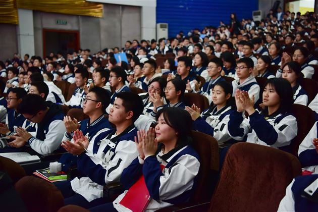 追梦能达 持愿可圆——记棠外仁譞文学社第十八届诗歌朗诵比赛