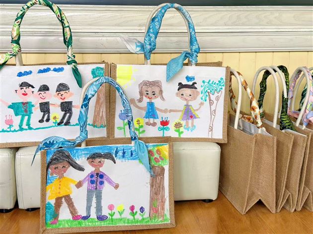 感恩有你 爱在行动——棠湖仁智幼儿园开展“三八节”庆祝活动