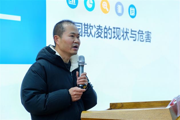 棠外初中袁成老师受邛崃市教育局邀请在2025年邛崃市学校德体卫艺工作会中作专题讲座