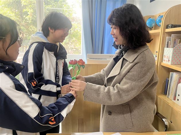 劳动育美德 感恩在行动——棠外初中开展2025年妇女节主题劳动教育活动