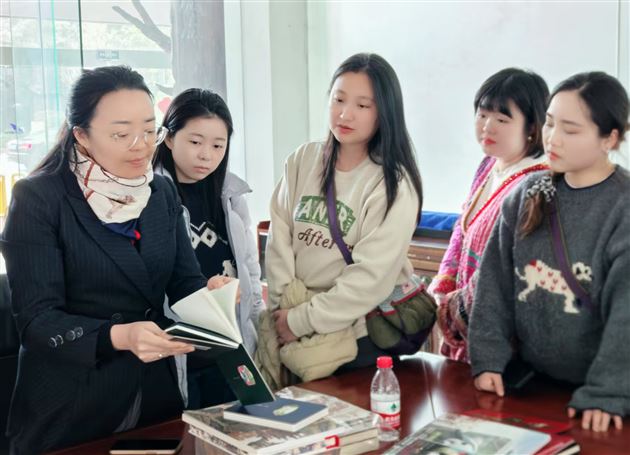 匠心传承  向美而行——棠外附小美术教师走进四川新财印务开展研学活动