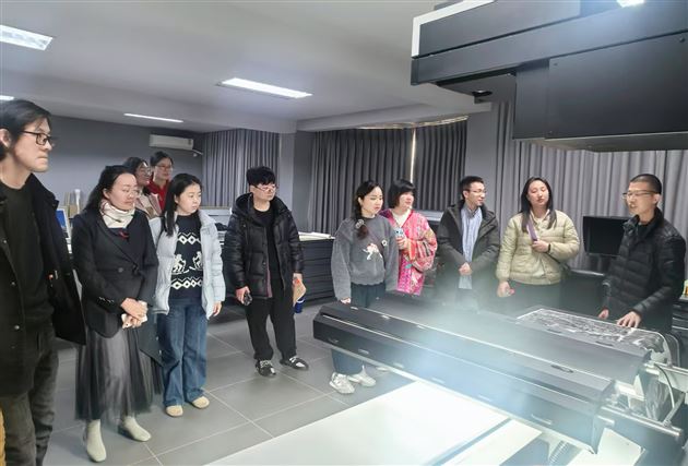 匠心传承  向美而行——棠外附小美术教师走进四川新财印务开展研学活动