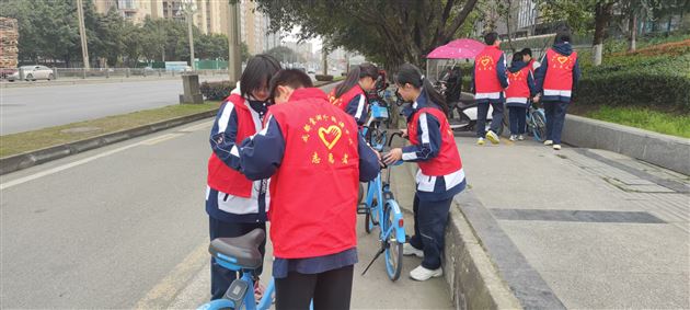 党团共建学雷锋 志愿服务树新风——棠外初中第三党支部开展学雷锋公益实践活动