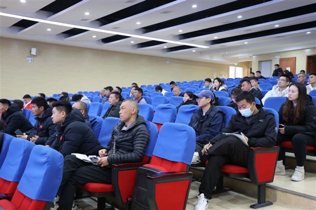 棠外初中张虔立老师在双流区“生态体育 生命教育”中学体育教研活动暨师德师风专题培训中作专题讲座