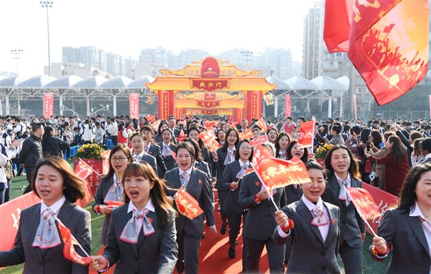 心存繁星 沐光而行——棠外高2025届成人典礼