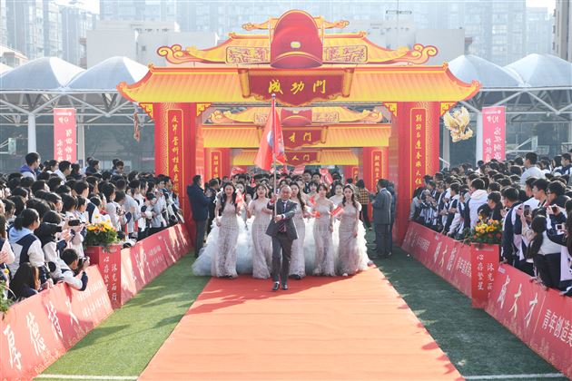 心存繁星 沐光而行——棠外高2025届成人典礼