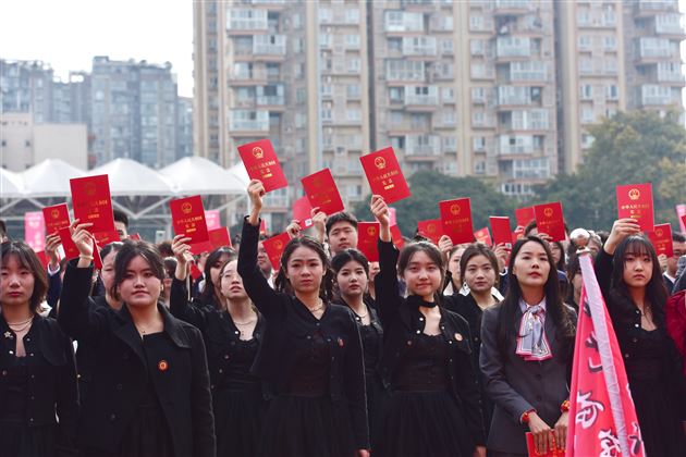 心存繁星 沐光而行——棠外高2025届成人典礼