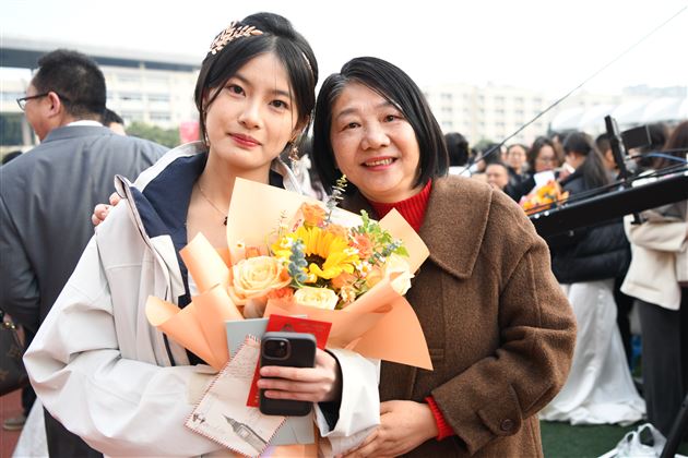 心存繁星 沐光而行——棠外高2025届成人典礼