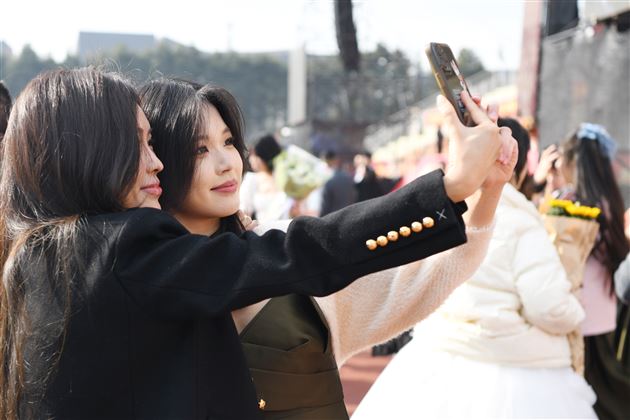 心存繁星 沐光而行——棠外高2025届成人典礼