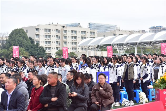 心存繁星 沐光而行——棠外高2025届成人典礼