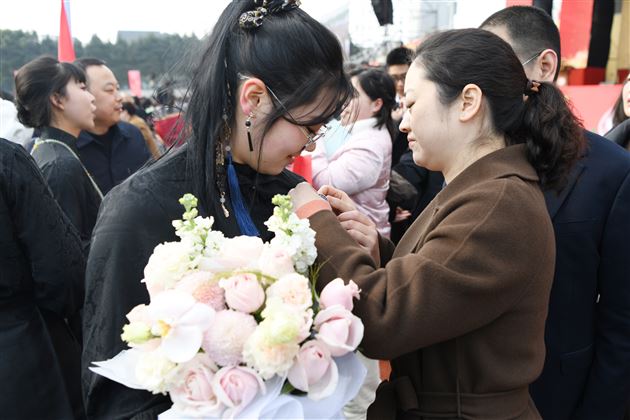 心存繁星 沐光而行——棠外高2025届成人典礼