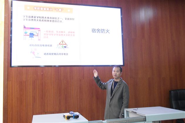 强化宿舍管理 共筑安全防线——棠外初中开展生活老师职业技能培训暨公寓精细化管理主题教研活动