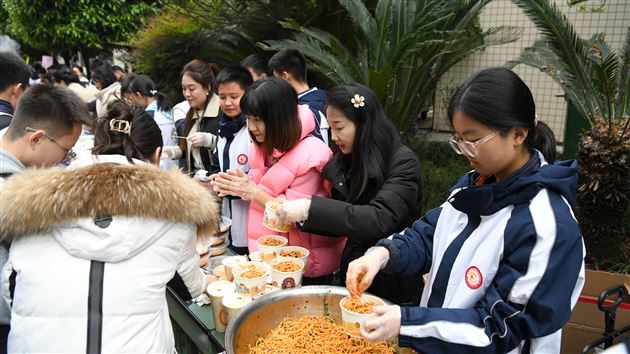 以劳动之笔 绘青春华章——棠外举行第二十一届师生爱心义卖活动