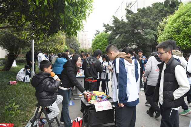 以劳动之笔 绘青春华章——棠外举行第二十一届师生爱心义卖活动