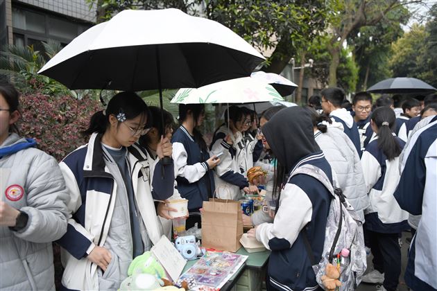 以劳动之笔 绘青春华章——棠外举行第二十一届师生爱心义卖活动