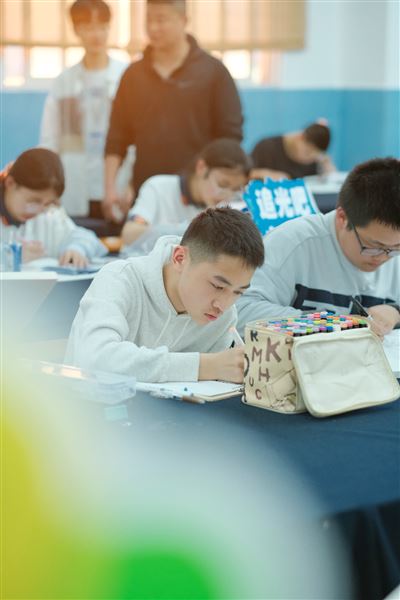 棠外2025年校园海报设计大赛圆满落幕