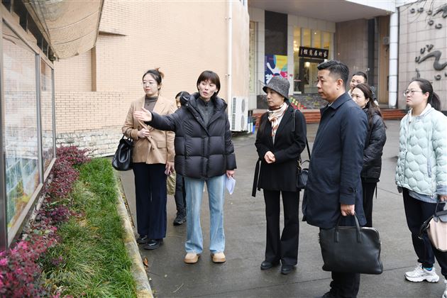 国家级示范性大中小学校学生艺术团标准研制专家组莅临棠外调研
