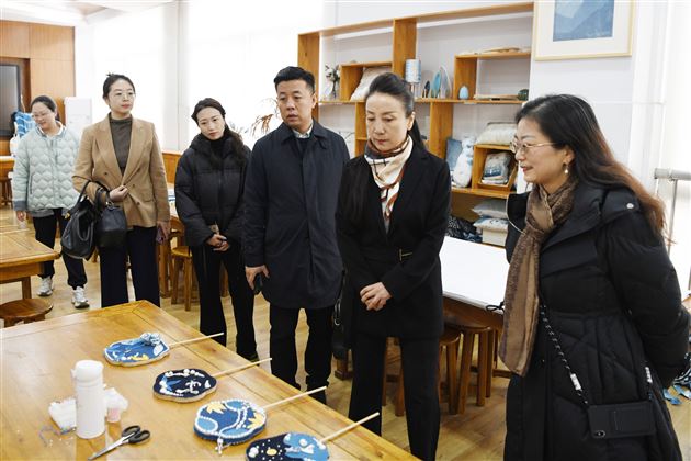 国家级示范性大中小学校学生艺术团标准研制专家组莅临棠外调研