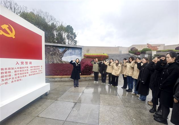 致敬英雄忠魂 筑牢精神丰碑——棠外“赓续·2025·清明祭英烈”主题教育活动纪实