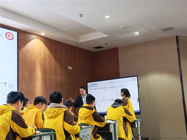 数学课堂探索函数之美 送教活动促进素养落地 