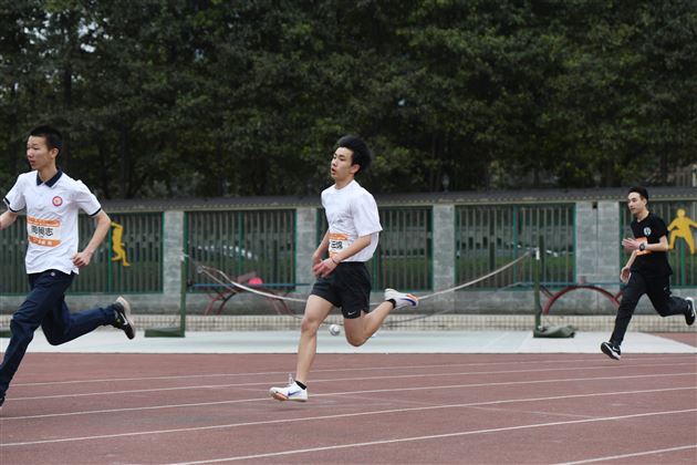 梦驰赛场燃青春 “径”彩飞扬展风华——棠外高中举行“多威杯”第二十一届田径运动会