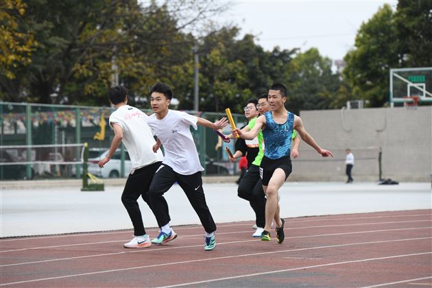 梦驰赛场燃青春 “径”彩飞扬展风华——棠外高中举行“多威杯”第二十一届田径运动会