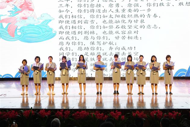 榜样为灯 学法为舟——棠外初中开展初2022级学法指导暨学生表彰大会