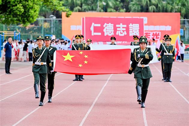 红色基因燃赛场，青春逐梦绽锋芒——成都棠湖外国语学校初中“多威杯”第二十一届春季田径运动会圆满举行