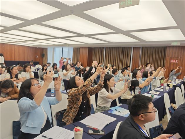 特级教师孙晓晖受邀为四川省骨干班主任作培训 (3).jpg