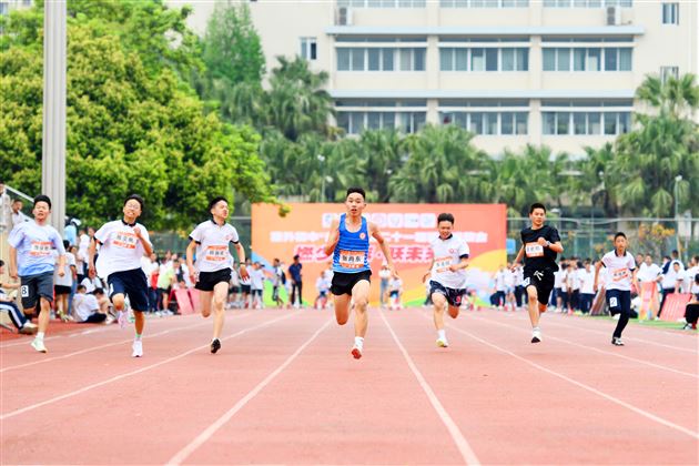 红色基因燃赛场，青春逐梦绽锋芒——成都棠湖外国语学校初中“多威杯”第二十一届春季田径运动会圆满举行
