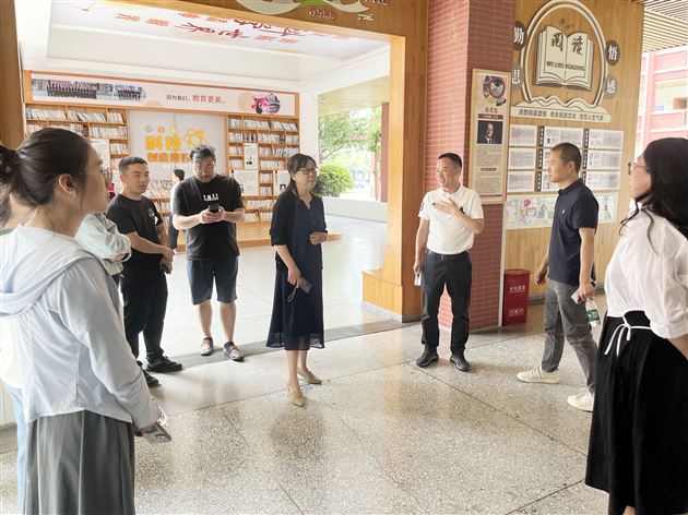 棠外初中袁成老师受邀在双流区“班主任如何做好心理健康问题识别与干预”主题教研活动中作专题讲座