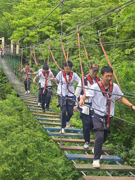 春风十里踏青去 凝心聚力共前行——棠外高2024级学子向春天出发