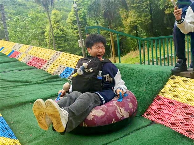 春风十里踏青去 凝心聚力共前行——棠外高2024级学子向春天出发