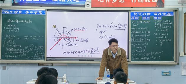 三尺讲台藏匠心，一方黑板展乾坤——棠外高中数学组开展板书展评活动