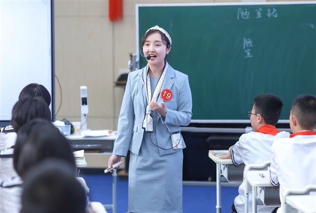 棠外初中教师在全国初中语文教师教学基本功展示交流活动中斩获两个一等奖