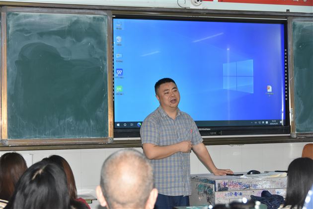 家校携手析学情 精准沟通促成长——棠外初2024级开展七年级下期半期家长会