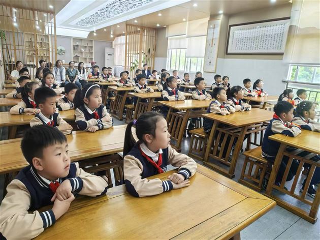 非遗进校园 漆彩润童心——国家级非遗传承人尹利萍走进棠外附小开启大漆艺术启蒙之旅