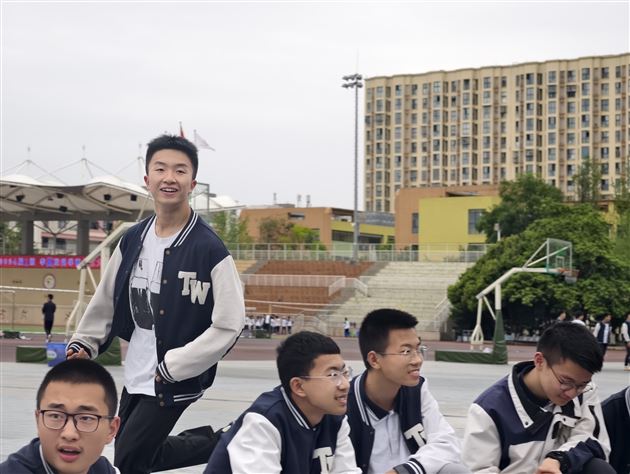 十载蔷薇绽芬芳  生命教育促成长